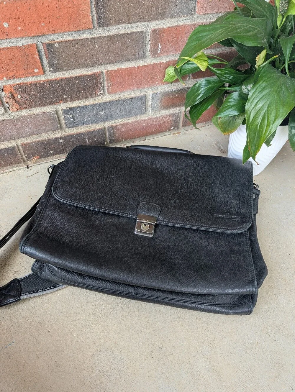 Vintage Y2K Kenneth Cole Pebble Leather Messenger Briefcase Crossbody, Black